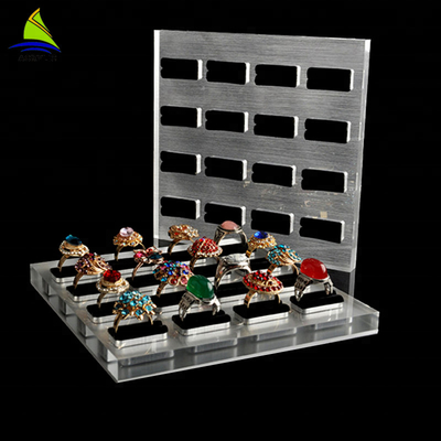 Organizador de la joyería que muestra el tenedor de acrílico del anillo