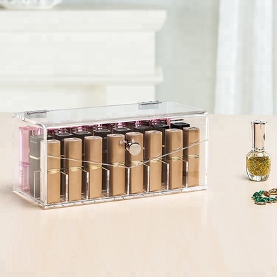 La vitrina de acrílico transparente de la barra de labios del maquillaje compone al organizador