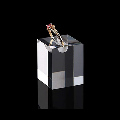Exhibición de acrílico durable de la joyería, tenedor único de cristal claro moderno del anillo