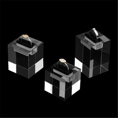 Exhibición de acrílico durable de la joyería, tenedor único de cristal claro moderno del anillo
